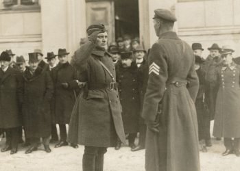 tiesiogiai-is-uostamiescio:-perlaidojami-klaipedos-krasto-prijungimui-prie-lietuvos-vadovavusio-jono-budrio-ir-jo-zmonos-palaikai