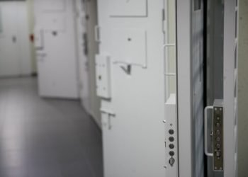 policijai-ikliuvo-du-girti-panevezieciai:-rasta-keliu-rusiu-narkotiku-ir-„bongas“