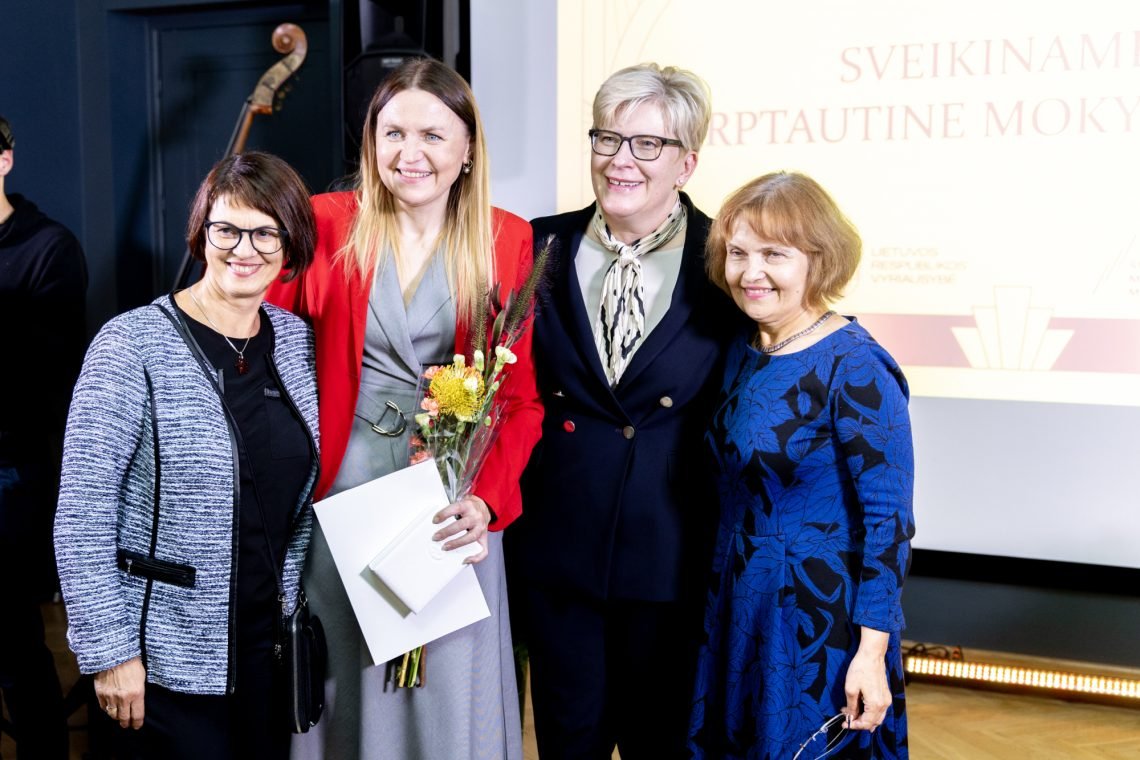 premjere-pasveikino-lietuvos-metu-mokytojus,-meiles-luksienes-ir-lituanistinio-svietimo-premiju-laureatus