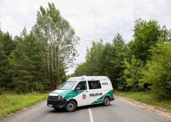 nakti-vilniaus-rajone-aidejo-suviai,-ant-koju-sukeltos-dideles-policijos-pajegos-iskviestas-„aras“