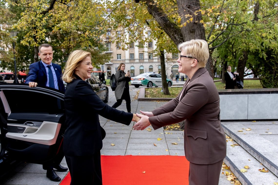 premjeres-susitikime-su-naujaja-latvijos-vyriausybes-vadove-–-demesys-saugumui-ir-bendru-infrastrukturos-projektu-pazangai
