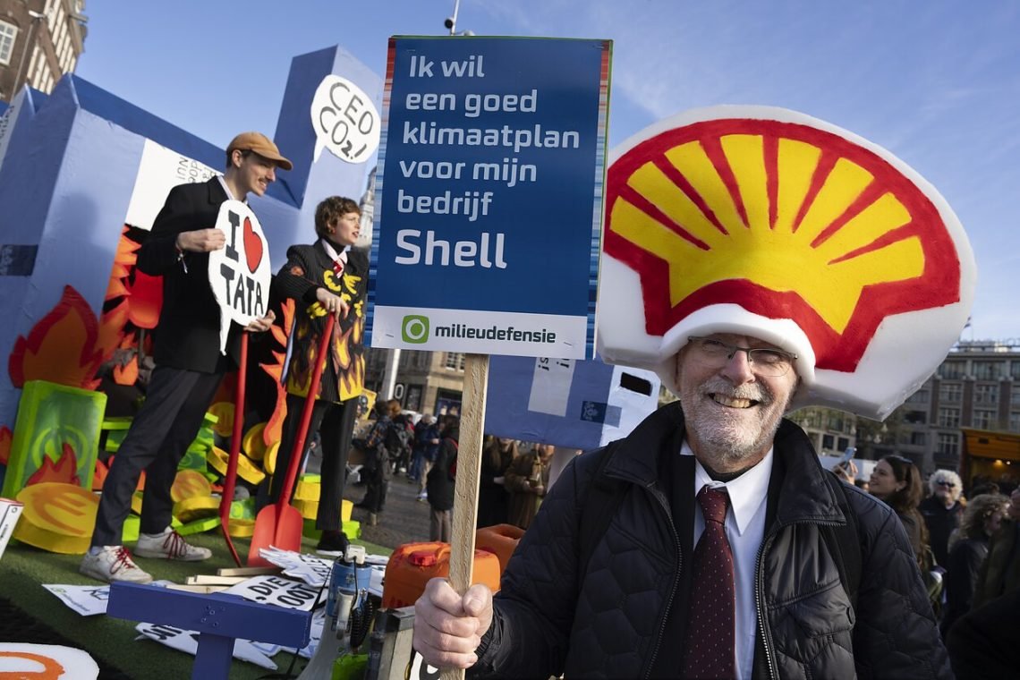 amsterdame-desimtys-tukstanciu-demonstrantu-susirinko-i-eitynes-pries-klimato-kaita