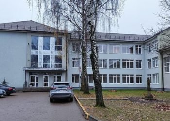 savivaldybe-renkasi-plaukima-pasroviui:-del-vietos-stokos-nori-naikinti-pradinuku-klases