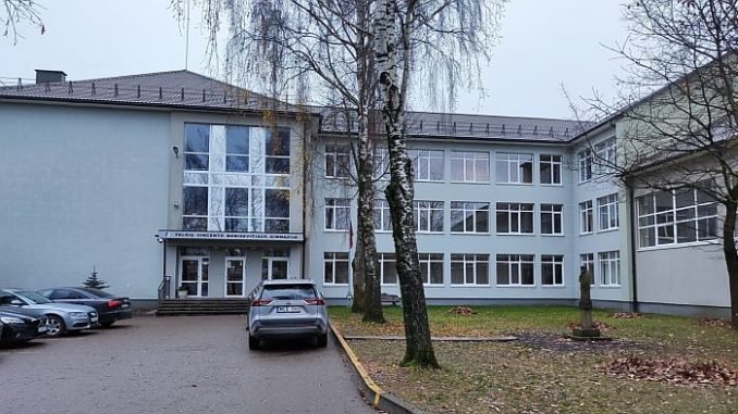 savivaldybe-renkasi-plaukima-pasroviui:-del-vietos-stokos-nori-naikinti-pradinuku-klases