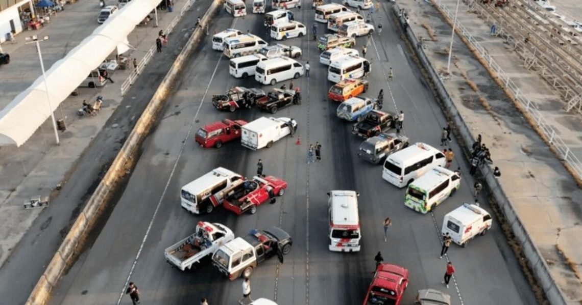 tailande-vyko-neiprastos-greitosios-pagalbos-automobiliu-ir-ugniagesiu-lenktynes