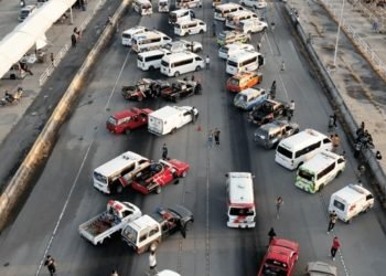tailande-vyko-neiprastos-greitosios-pagalbos-automobiliu-ir-ugniagesiu-lenktynes