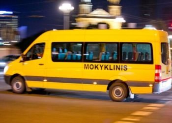 ukmerges-rajone-mokyklinis-autobusas-susidure-su-poniu,-nukentejo-7-mete-mergaite