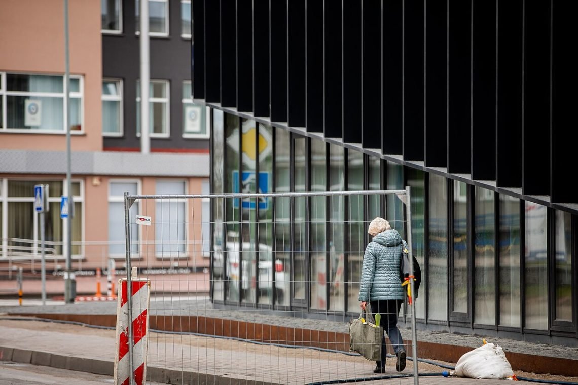ziniasklaida:-40-aru-automobiliu-stovejimo-aikstele-panevezio-centre-parduota-uz-beveik-2-mln.-euru