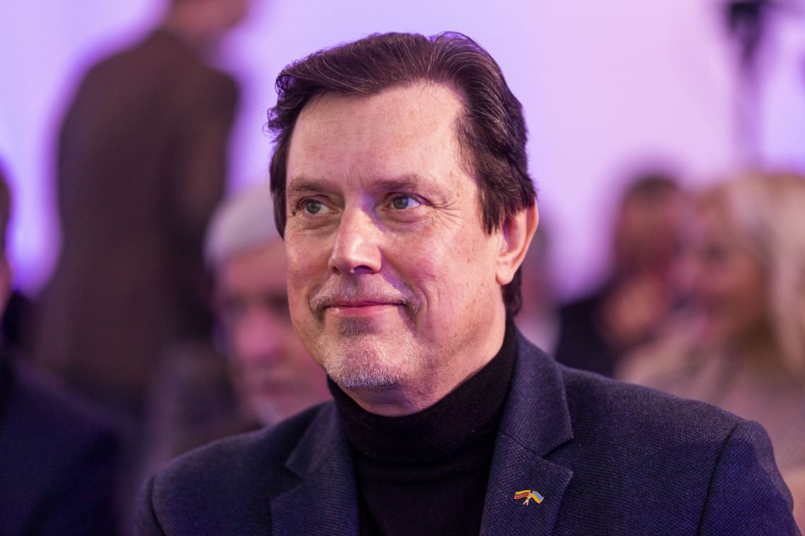 premjere-pasveikino-operos-solista-vytauta-juozapaiti-jubiliejaus-proga