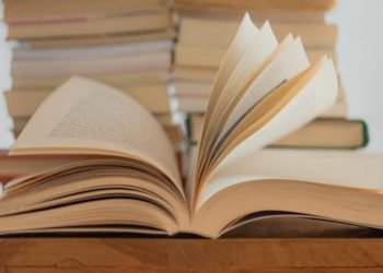 dovile-filmanaviciute-per-sventes-kviecia-dovanoti-skaitymo-dziaugsma:-rekomenduoja-10-knygu-vaikams-ir-suaugusiems
