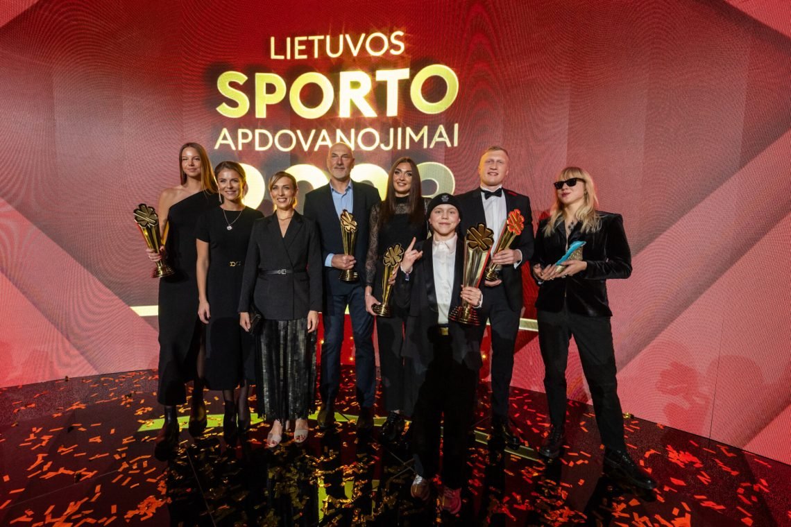 iskilmingoje-lietuvos-sporto-apdovanojimu-ceremonijoje-pagerbti-metu-geriausieji