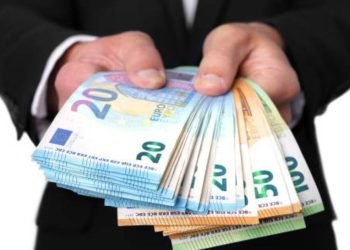 klausimai,-kuriuos-turetumete-sau-uzduoti-pries-imant-greitaji-kredita