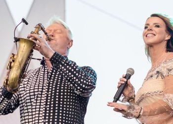 legendinis-festivalis-„nida“-grizta:-30-aji-jubilieju-sves-su-buriu-zvaigzdziu-ir-renginiu-gausa