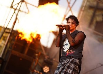 „jus-–-lyg-mano-seima“:-britu-zvaigzde-yungblud-surenge-siautulinga-koncerta-vilniuje