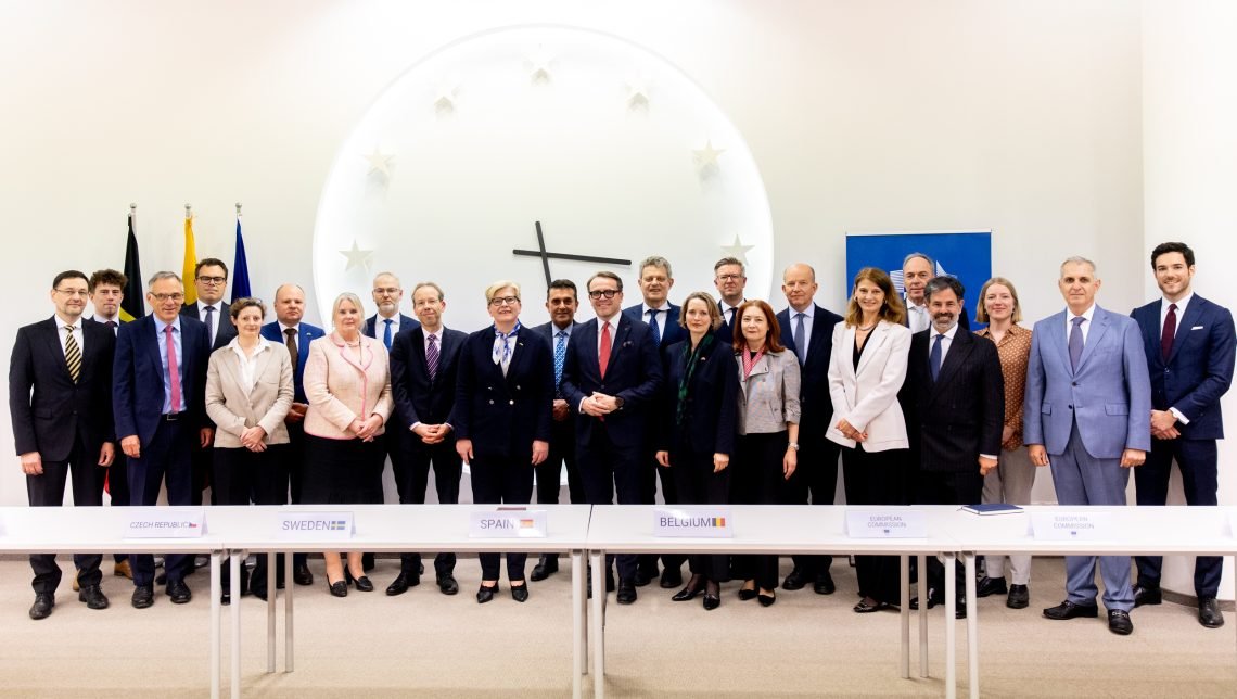ministre-pirmininke-susitiko-su-es-saliu-ambasadoriais-lietuvoje