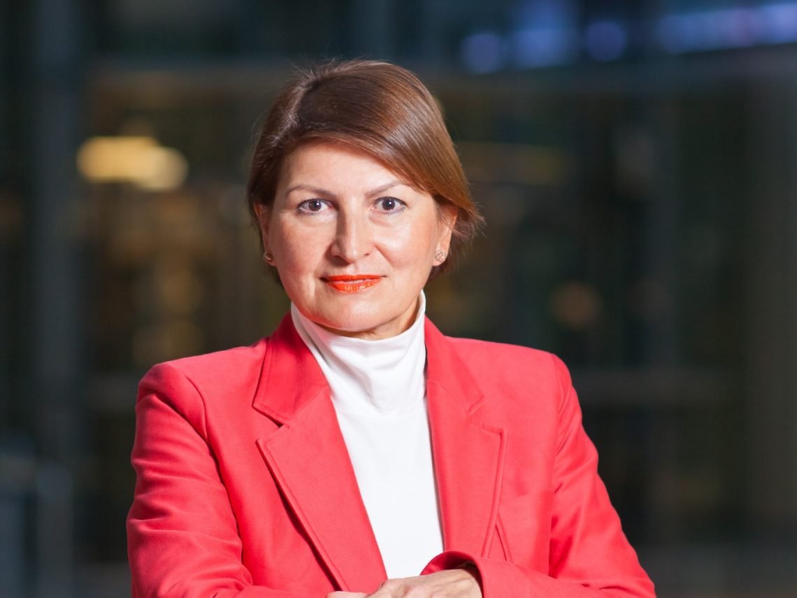 elena-leontjeva.-anksciau-laisves-nuo-mokesciu-diena-zydejo-narcizai,-siandien-–-jau-skiname-bijunus
