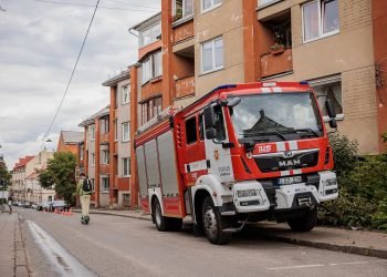 kauno-rajone-sudege-automobilis,-nukentejo-zmogus