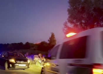 bmw-avarija-lentvaryje:-automobilis-apvirto,-nukentejo-trys-zmones