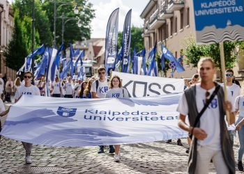90-ąjai Jūros šventės eisenai  išskirtinai gausi Klaipėdos universiteto komanda