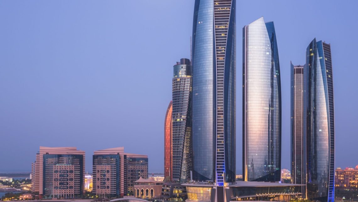 pasirasytas-bendradarbiavimo-sutarimas-su-abu-dabio-prekybos-ir-pramones-rumais
