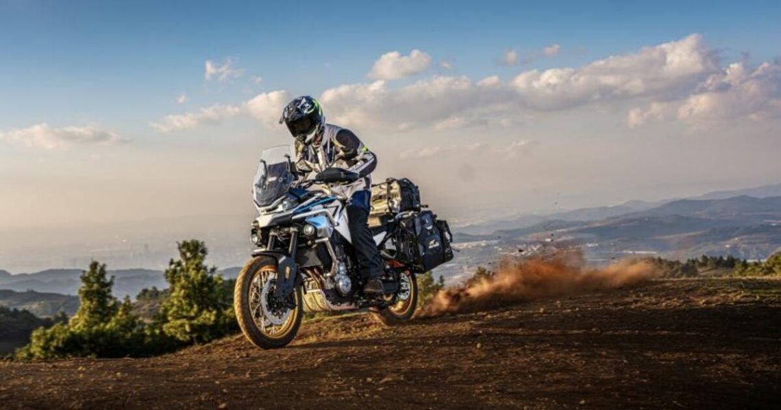 motociklai-ir-automobiliai:-kada-jau-galima-pirkti-naujuju-gamintoju-modelius?