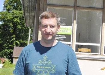 simonas-kairys:-„kultura-visada-veikia-kaip-tam-tikri-kelrodziai“