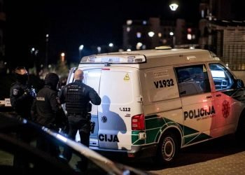 pareigunai-pluso-prie-festivalio-neringoje-–-pas-6-asmenis-rasta-narkotiku,-vienas-net-iskeliavo-i-komisariata