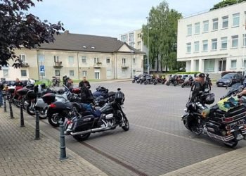 telsiuose-–-tarpukario-tradicijas-tesiantys-motociklininkai