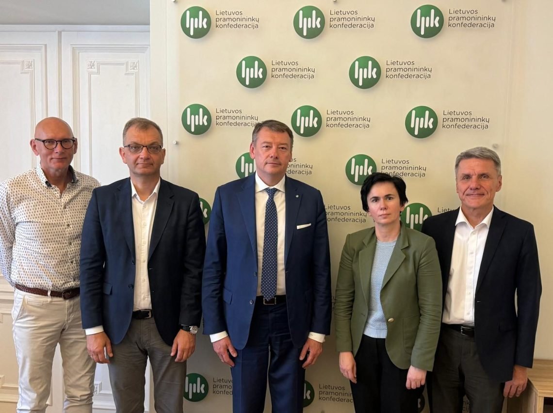 susitikimas-su-naujai-paskirtaja-lietuvos-ambasadore-ukrainoje