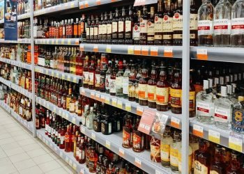 is-parduotuves-taurageje-pavogta-alkoholio-uz-2,5-tukst.-euru