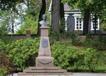 toliau-remontuos-vyskupo-motiejaus-valanciaus-rezidencijos-pastata-varniuose