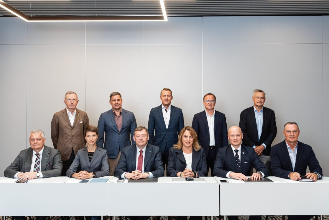 lpk-plecia-komitetu-veikla:-stiprins-atstovavima-gynybos-pramones-srityje