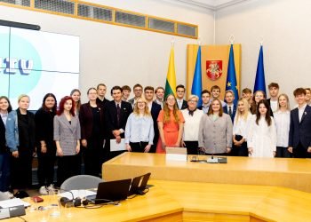 projekto-„moksleiviai-–-i-vyriausybe“-finale-–-izvalgos,-padekos-ir-dalyviu-diskusija-su-premjere