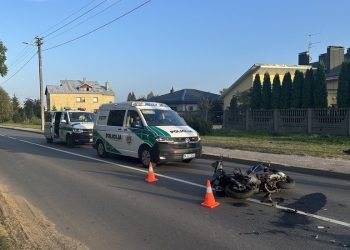 vilniuje-stipriai-susidure-motoroleris-ir-automobilis-–-suzalotas-15-metis-skubiai-isgabentas-i-ligonine