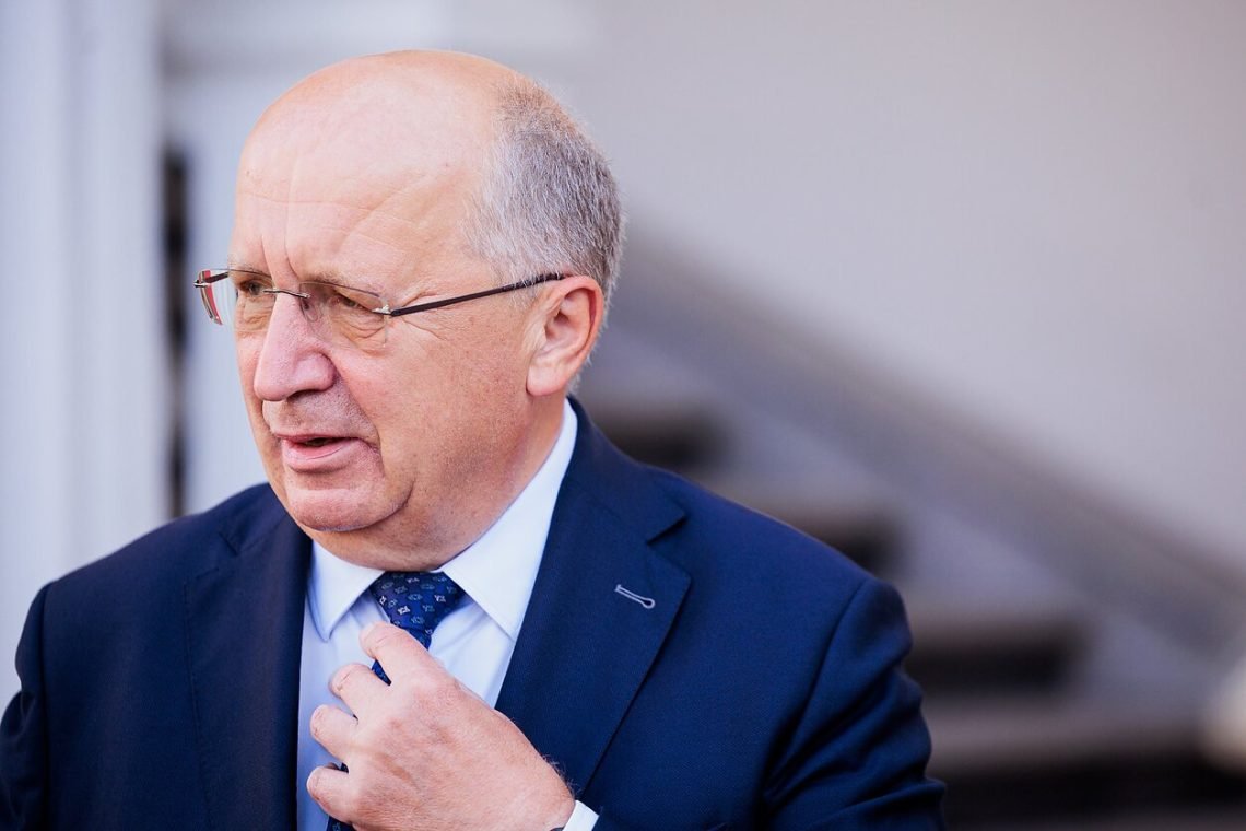 pinskui-uzsiminus-apie-palaikyma,-jo-partija-zada-balsuoti-pries-kubiliaus-kandidatura-ek