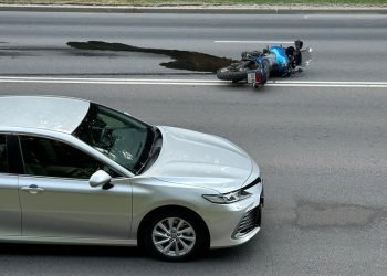 vilniaus-pakrastyje-per-avarija-suzeistas-motociklininkas
