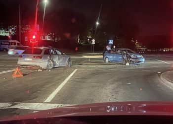 vilniuje-stipriai-susidure-„audi“-ir-„toyota“,-moteriai-prireike-mediku-pagalbos