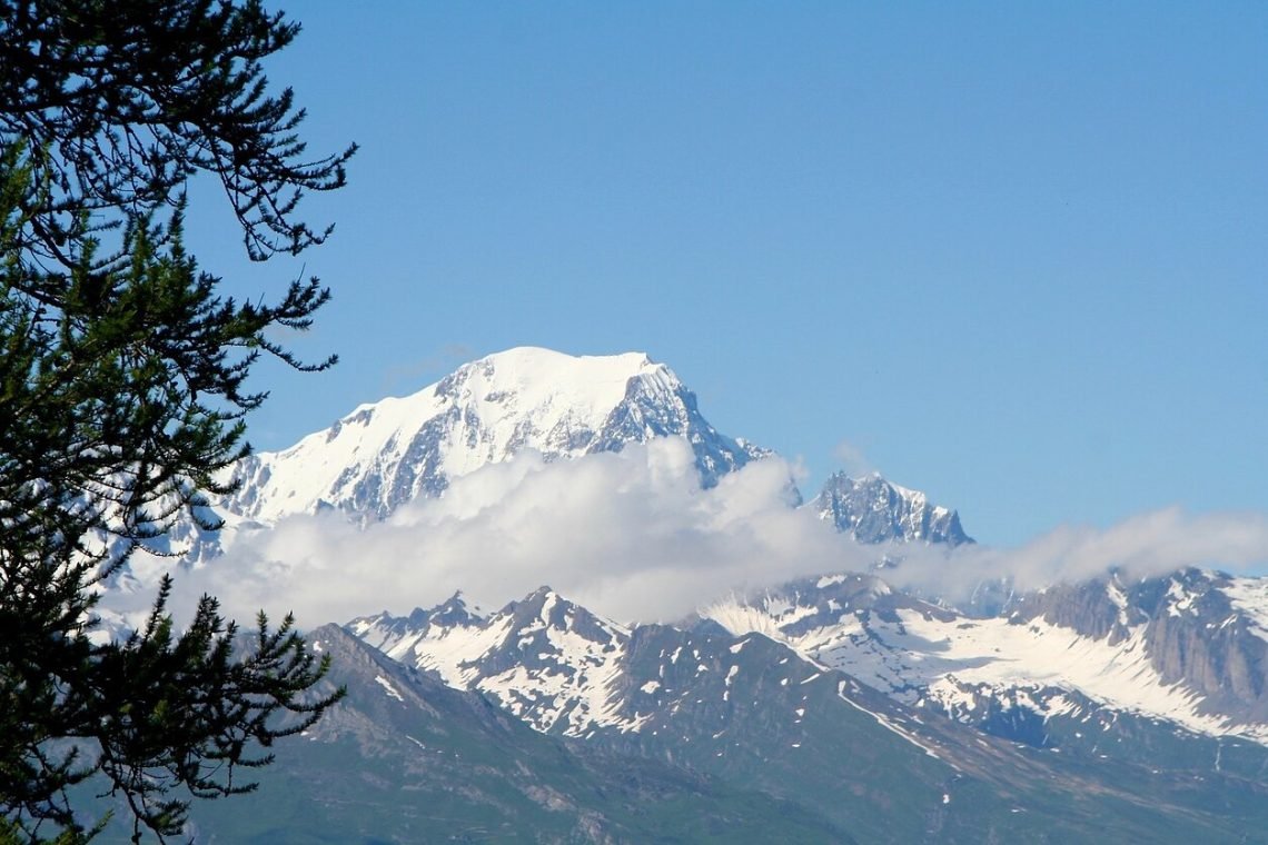 monblane-rasti-keturiu-dingusiu-alpinistu-kunai:-mire-nuo-issekimo