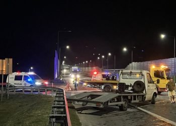avarija-magistraleje-a1-–-prie-vilniaus-apvirto-automobilvezis,-eismas-sustabdytas