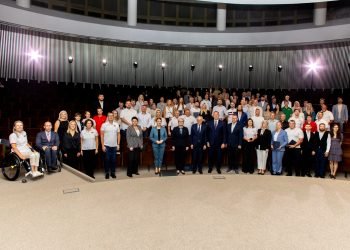 vyriausybeje-pagerbti-lietuvai-paryziaus-olimpinese-ir-paralimpinese-zaidynese-atstovave-sportininkai-ir-ju-treneriai