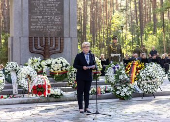 lietuvos-zydu-genocido-aukas-pagerbusi-premjere:-tebuna-si-diena-ne-tik-prisiminimo,-bet-ir-isipareigojimo