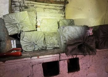 kontrabandininku-pedsakai-pasieniecius-atvede-iki-nelegaliu-cigareciu-sleptuves