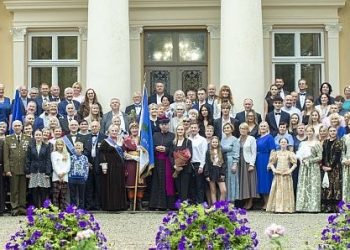 renavo-dvare-inauguruoti-zemaiciu-bajoru-draugijos-nariai