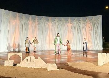 spektaklyje-„medeja“-–-po-estetisku-apvalkalu-mazo-zmogaus-tragedija