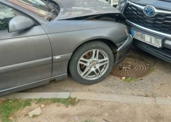 gaudynes-vilniuje:-nepilnametis-devynis-kartus-pazeide-taisykles-ir-sudauze-automobili