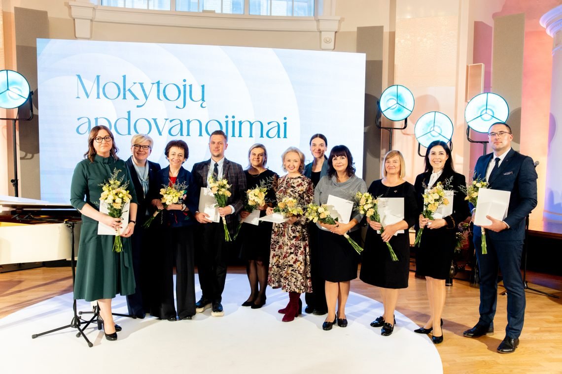 ministerijoje-apdovanoti-metu-mokytojai,-iteiktos-lituanistinio-svietimo-mokytojo-ir-meiles-luksienes-premijos