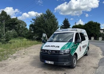 silutes-rajone-–-policijos-suviai-i-persekiojama-automobili