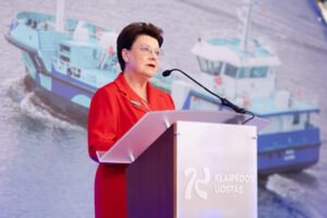 „Šiandien esame liudininkai naujos pradžios, kuri dar labiau suartins mūsų šalis, atneš viltį ir atsinaujinimą“, – sakė antroji laivo „Rasa“ krikštamotė, Estijos pirmoji ponia Sirje Karis. Lietuvos Respublikos Prezidento kanceliarijos nuotraukos/ Eitvydas Kinaitis