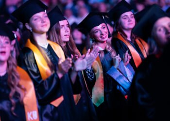 Klaipėdos universiteto absolventai atsiėmė diplomus