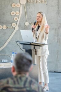 Klaipėdos universiteto (KU) doktorantė Laura Lupeikaitė-Kuncienė tapo pirmąja lietuve, pelniusia UNESCO programos „Žmogus ir biosfera“ (MAB) jaunųjų mokslininkų apdovanojimą „MAB Young Scientists Award – Prince Albert I of Monaco“. 